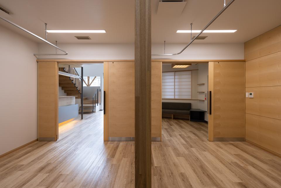 【横浜Y医院】木造の大きなワンルーム空間・ウッドデザイン賞2022受賞の写真19