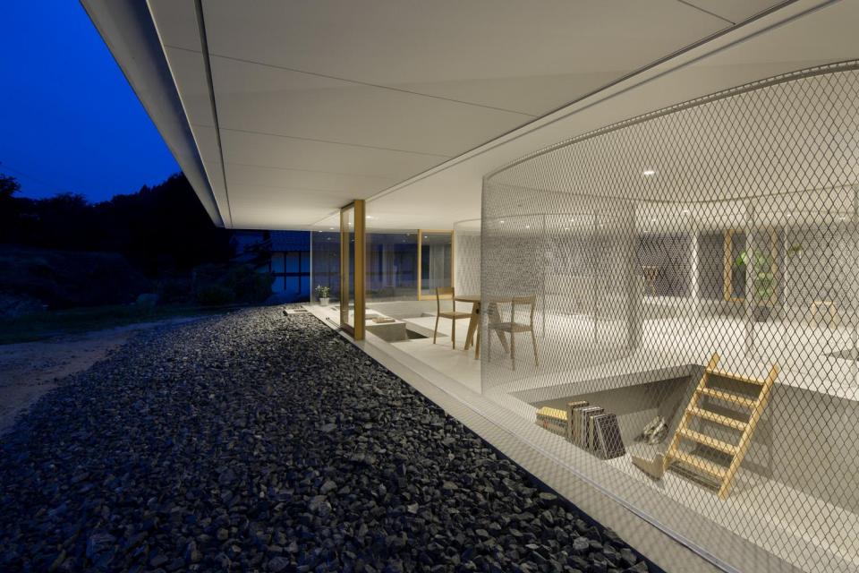 hiroshima skelton hut 透明アクリルのスケルトンな家の写真1