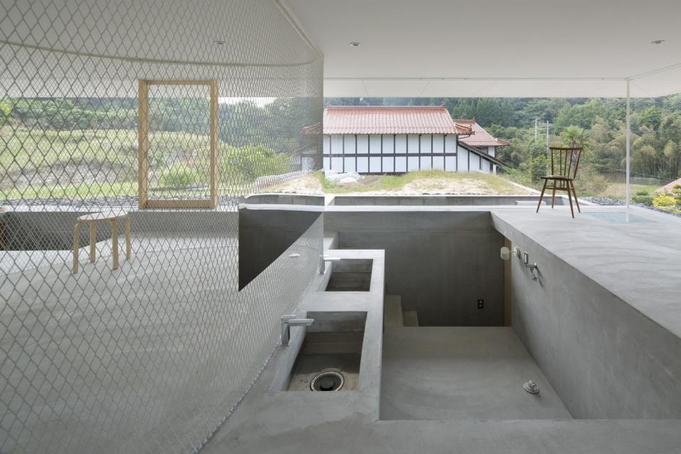 hiroshima skelton hut 透明アクリルのスケルトンな家の写真6