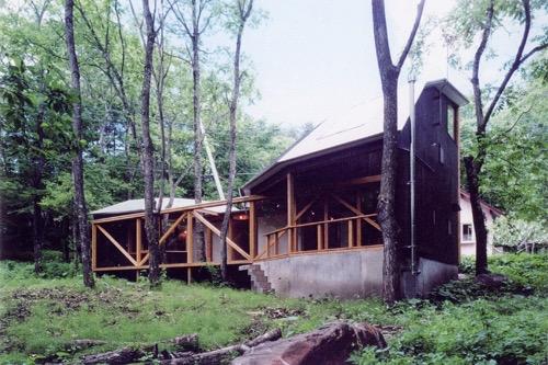 ＜ふたつのドーム状空間からなる、国産の産直木材の家＞建六庵の写真0
