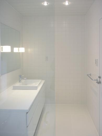 ミニマルバスルーム｜木造住宅２階の洗面浴室のリフォーム｜の写真0
