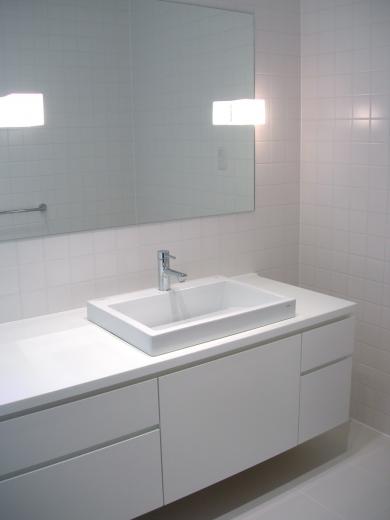 ミニマルバスルーム｜木造住宅２階の洗面浴室のリフォーム｜の写真1