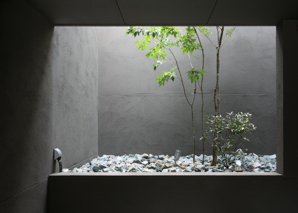 レモン坂の家-中庭を囲むスキップフロア-の写真1