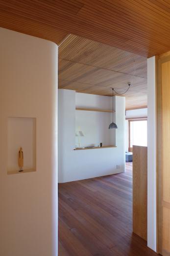  神奈川の家〜マンションリノベーション〜／緑豊かなビンテージマンションと調和する暮らし の写真1
