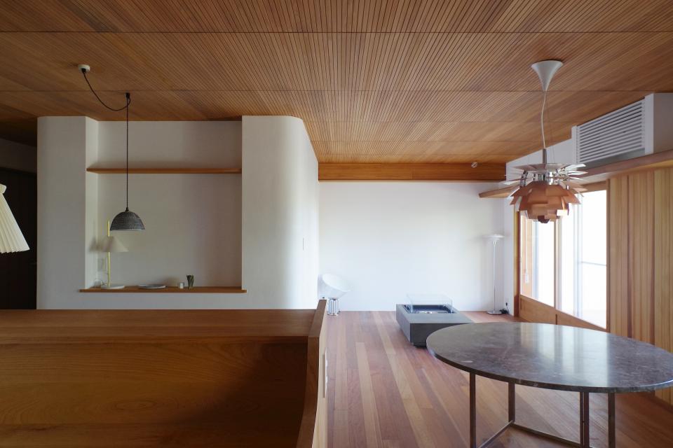  神奈川の家〜マンションリノベーション〜／緑豊かなビンテージマンションと調和する暮らし の写真2