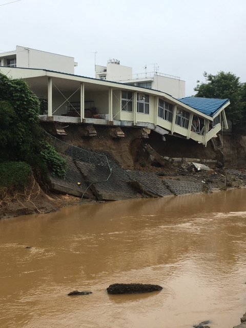 土砂崩れの画像